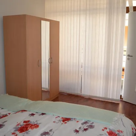 Bratanov Lina Apartament *